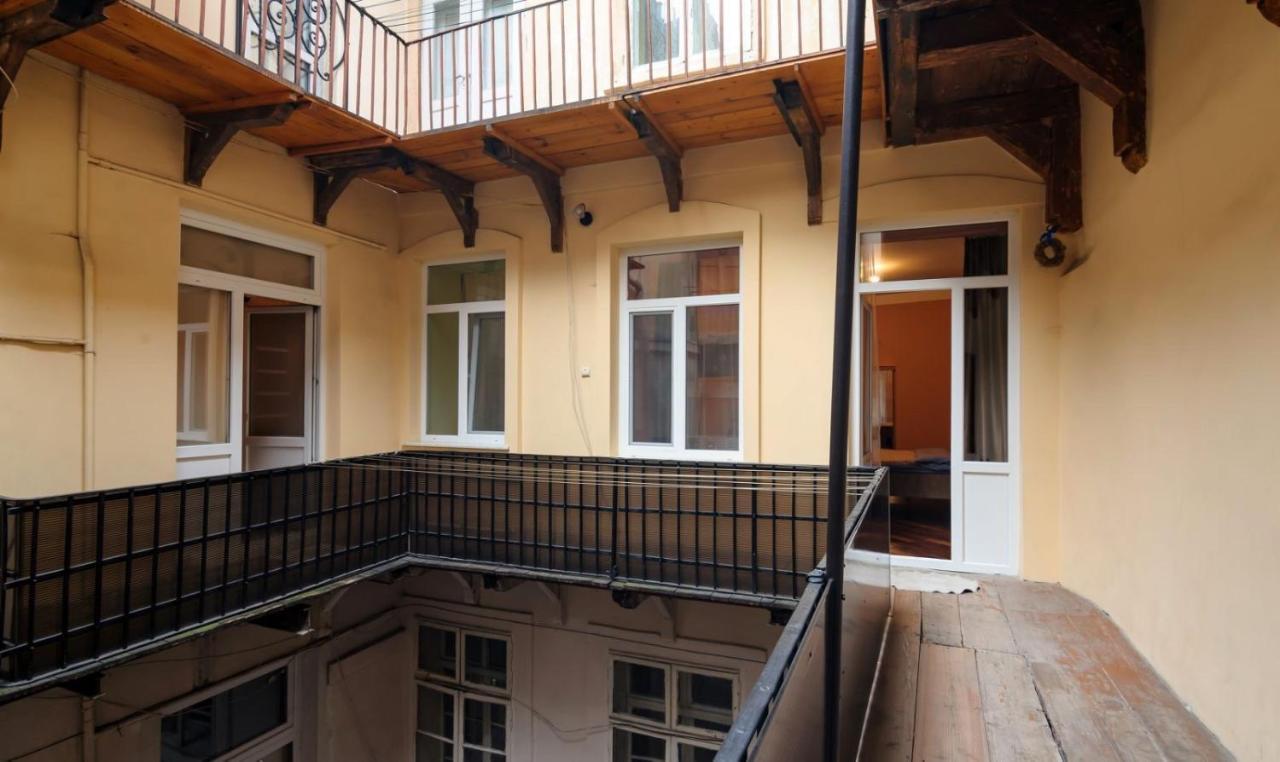 The Main Square! 2 Separated Bedrooms, Balcony Lviv Kültér fotó